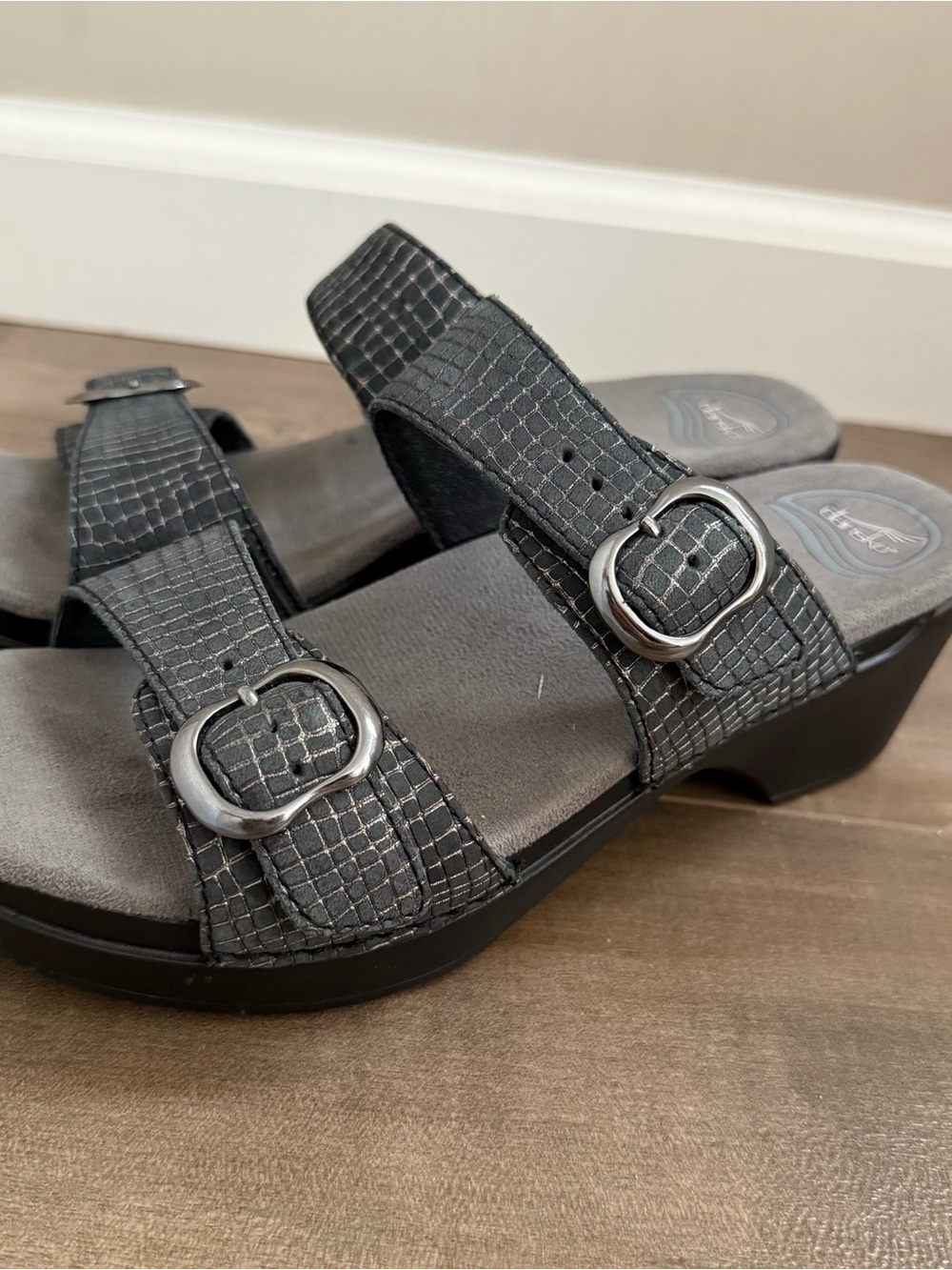 Dansko Sophie Sandals 38 Slip On Platform Snakeskin Gray Buckle Leather